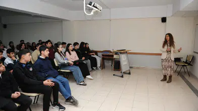 Karşıyakalı öğrencilere kariyer desteği: Meslek Tanıtım Günleri başladı