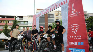 Karşıyaka Belediyesi’nden Türkiye’de bir ilk: Heyecan dolu pump track gece yarışı!