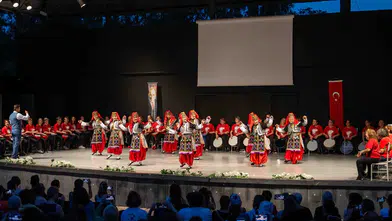 Bornova’da ritim ve halk dansları rüzgarı