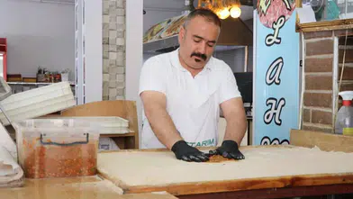 Lahmacunu 50 TL'ye satması rakiplerini çıldırttı: 'At eti kullanıyor'