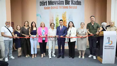 Bayraklı'nın üreten kadınları eserlerini sergiledi