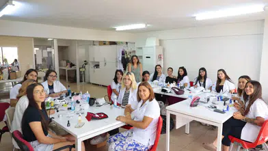 Konak'ta Kadınlara Meslek İmkanı: Protez Tırnak ve Cilt Bakımı Kursları Başladı