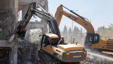 Büyükşehir ekipleri kentsel dönüşüm alanındaki kaçak yapıyı yıktı