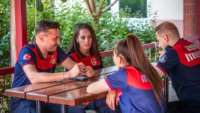 Ön yargıları alevlerin içinde bırakıyor