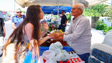 Başkan Lâl Denizli Alaçatı Pazarında esnaf ve vatandaşlarla buluştu