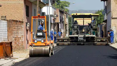 İzmir Büyükşehir Belediyesi, Küçük Menderes'te 16 km yol yenileme çalışmaları başlattı