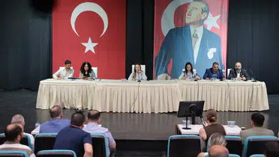Konak Belediyesi'nde kentsel tasarım ve şeffaflık vurgusu: Yeni düzenlemelerle estetik dönüşüm hedefleniyor.