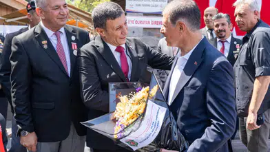 “Şehit ailelerimiz ve gazilerimiz baş tacımız”