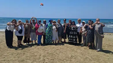 Karabağlarlı kadınlara Pamucak’ta deniz keyfi