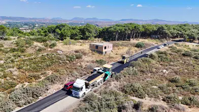 Seferihisar’da asfalt seferberliği Teos Caddesi’nde devam ediyor