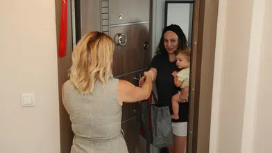 Karşıyaka Belediyesi’nden yeni doğan bebeklere sıcak karşılama