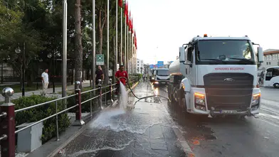 Menderes Güne Temizlikle Başladı