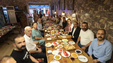 Başkan Mutlu, Tarihi Çarşı’da esnafla buluştu: “Kemeraltı, en büyük zenginliğimiz”