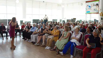 Karşıyaka’da Alzheimer’la yaşam konuşuldu