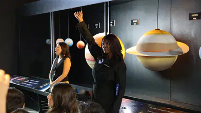 Astronot Aisha Bowe, Çiğli’de geleceğin uzay bilimcileriyle buluştu