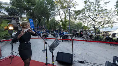 Şato Kütüphanesi'nde ders molası müzikle güzelleşti