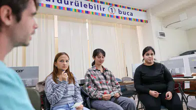 Buca'da Gençler İngilizce Konuşma Kulübü İle Dil Engelini Aşıyor