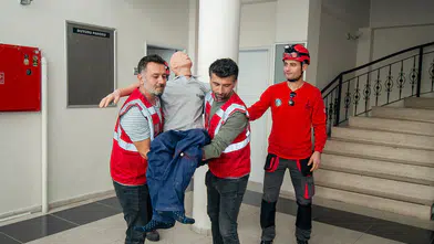Karşıyaka Belediyesi personeline deprem tahliye tatbikatı