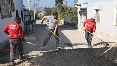 Menderes’te Asfalt Seferberliği Sürüyor
