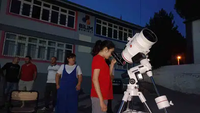 Demirci’de gökyüzü meraklılarını heyecanlandıran buluşma: Ay’ın kraterleri yakından incelendi