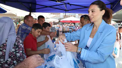 Söke'de tarladan sofraya uzanan dayanışma köprüsü: Belediye unları Bağarası'na ulaştı