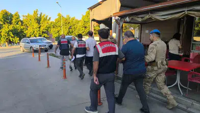 İzmir merkezli FETÖ operasyonu: Örgütün para trafiğine ağır darbe
