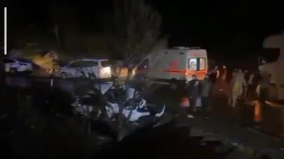 Hakkâri’de tır otomobille çarpıştı: 2 yaralı