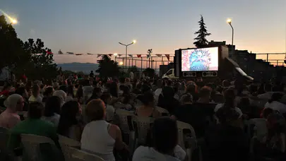 Yaz akşamlarını renklendiren animasyon film gösterimleri başladı