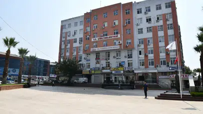 Çiğli Belediye Başkanı Onur Emrah Yıldız'ın aracına silahlı saldırı