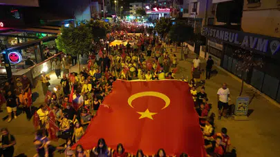 Dikili’de 30 Ağustos coşkusu meydanlara taştı
