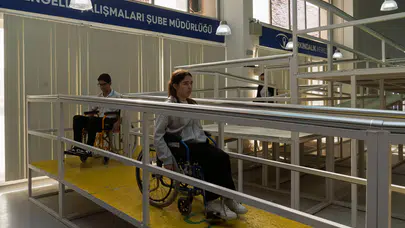 İzmir’de empati parkuru: Engelleri deneyimleyerek fark ediyorlar