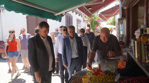 “Seferihisar’a değer katacak her adımın yanında olacağız”