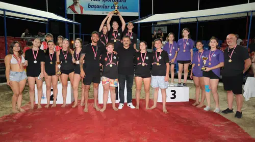 Dikili'de Genç Sporcuların Dostluk ve Rekabetle Dolu Turnuva Coşkusu