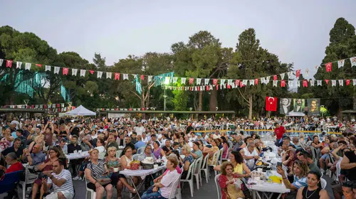 Bornova'da Bereket Sofrası: Aşure Etkinliği ile Kardeşlik Mesajı Verildi
