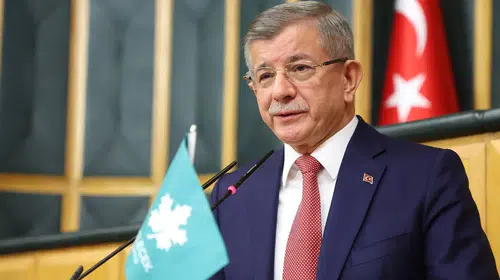 Davutoğlu siyasetten çekiliyor, basın toplantısı yarın yapılacak