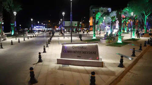 Çandarlı’nın yeni Cumhuriyet Meydanı açılıyor