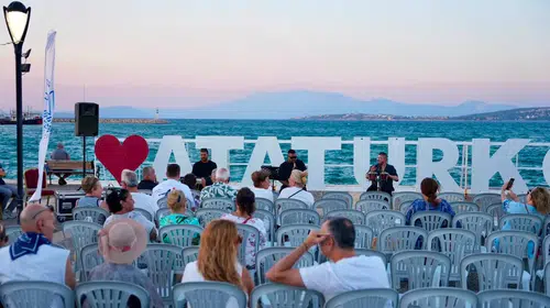 Gün Batımı Konserleri, baştan sona yenilenen Çiftlikköy Sahili’nde