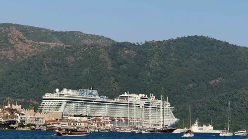 Marmaris limanında kruvaziyer bereketi: 12 bini aşkın turist bekleniyor
