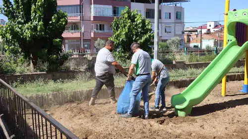 Nazilli’de parklar yaza hazırlanıyor: Çocuklar için güvenli, herkes için konforlu alanlar