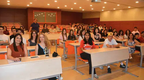 Gençler dijital dünyanın rotasını çizecek: Ege Üniversitesi’nden geleceğin içerik üreticilerine özel eğitim