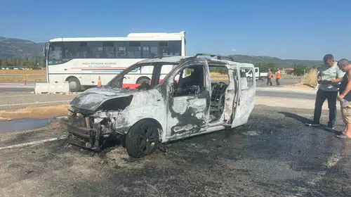 Muğla yolunda dehşet anları: Alevler içinde kalan araçtan mucizevi kurtuluş