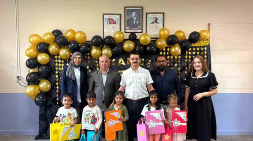 Emirdağ’da karne günü coşkusu: Minik öğrencilerin tatil heyecanına protokol ortak oldu