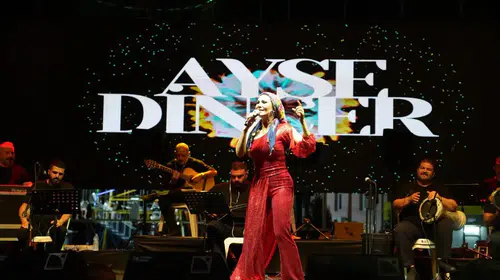 Koçarlı'da müzik ziyafeti: Ayşe Dinçer sahneye çıktı, meydanlar dolup taştı
