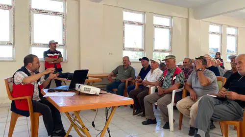 Tavşanlılı üreticilere tarımda bilinçli ilaçlama eğitimi