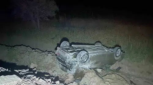Manisa'da gece yarısı korkutan kaza: Genç sürücü yaşam mücadelesi veriyor