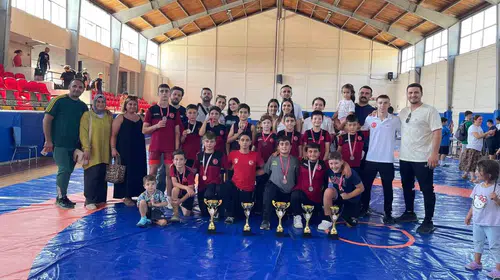 Aliağalı pehlivanlar İzmir’de fırtına gibi esti: Hedef Türkiye şampiyonluğu