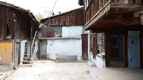 Denizli’nin asırlık tanığı yeniden ayağa kalkıyor: Şerbetçioğlu Konağı’nda restorasyon dönemi