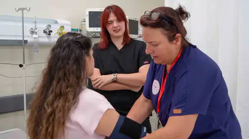 Acil serviste duygulandıran buluşma: Hemşire anne ve doktor kızı aynı nöbette