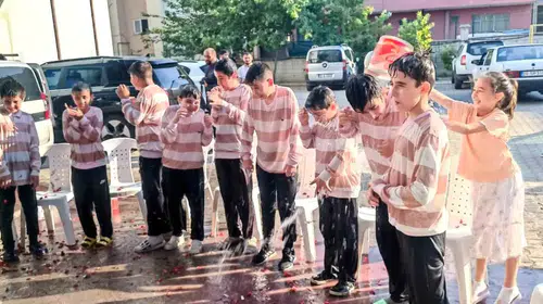 Hafızlık yolculuğunda gül kokulu final: 9 genç başarılarını geleneklerle taçlandırdı