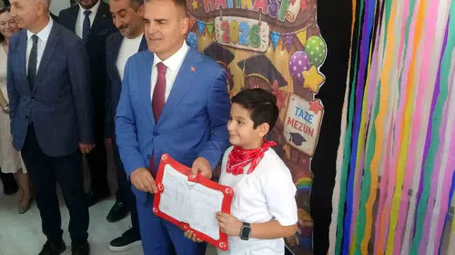 Muğla’da karne coşkusu: Vali Akbıyık’tan öğrencilere tatil mesajı
